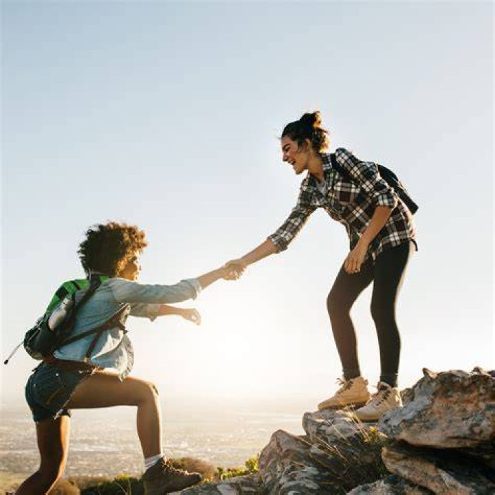 Are You a Supportive Friend or a 'Fixer'? Here's How to Tell the Difference