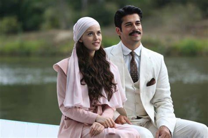 fahriye evcen burak ozcivit calikusu Kadın oyuncular, &Uuml;nl&uuml;ler