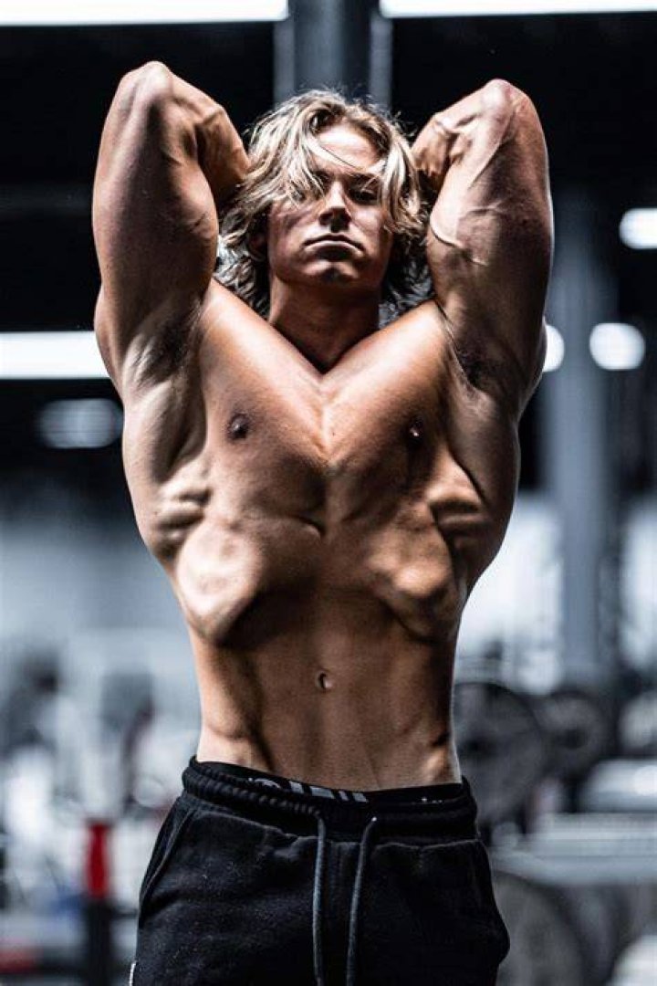How Tall Is Alex Eubank? Height, Girlfriend, Workout, Wiki, Family, Net