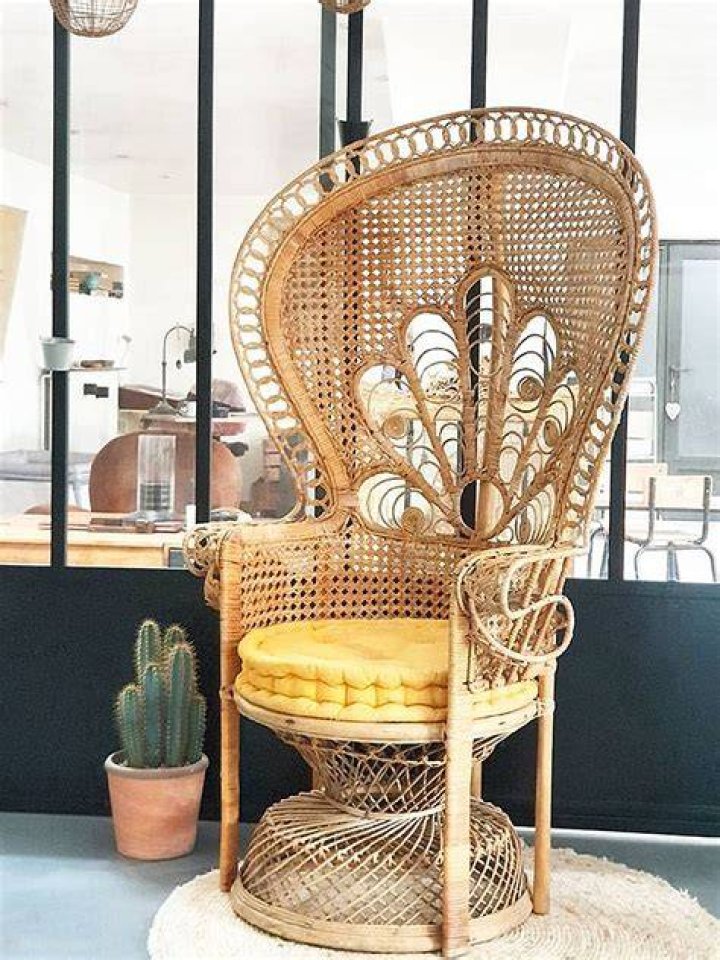 Le fauteuil Emmanuelle, de la dynastie tahitienne au cin&eacute;ma fran&ccedil;ais