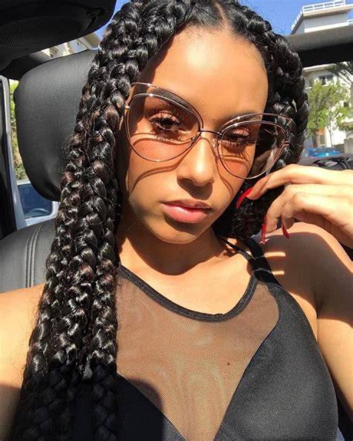 Lightskin baddie Scrolller