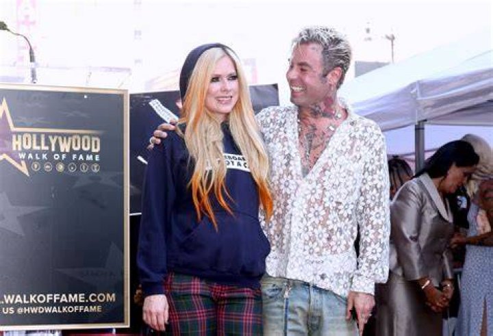 &lsquo;Single&rsquo; Mod Sun kisses Sahara Ray 5 months after Avril Lavigne split