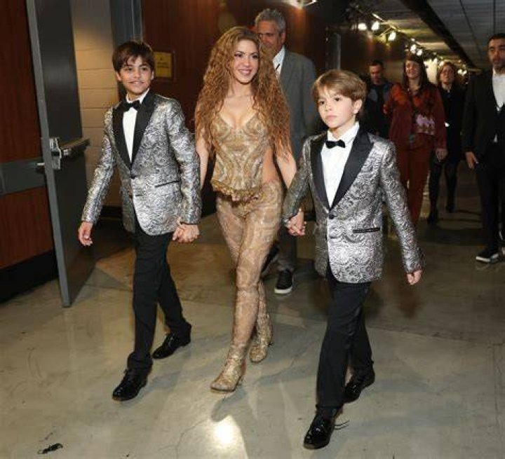 M&aacute;s fotos in&eacute;ditas de Shakira cuando era adolescente 24CON