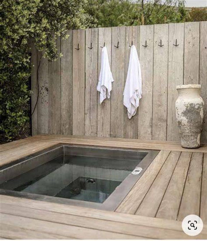 Pin on hot tub Tom holland, Tom holland imagines, Boys in crop tops