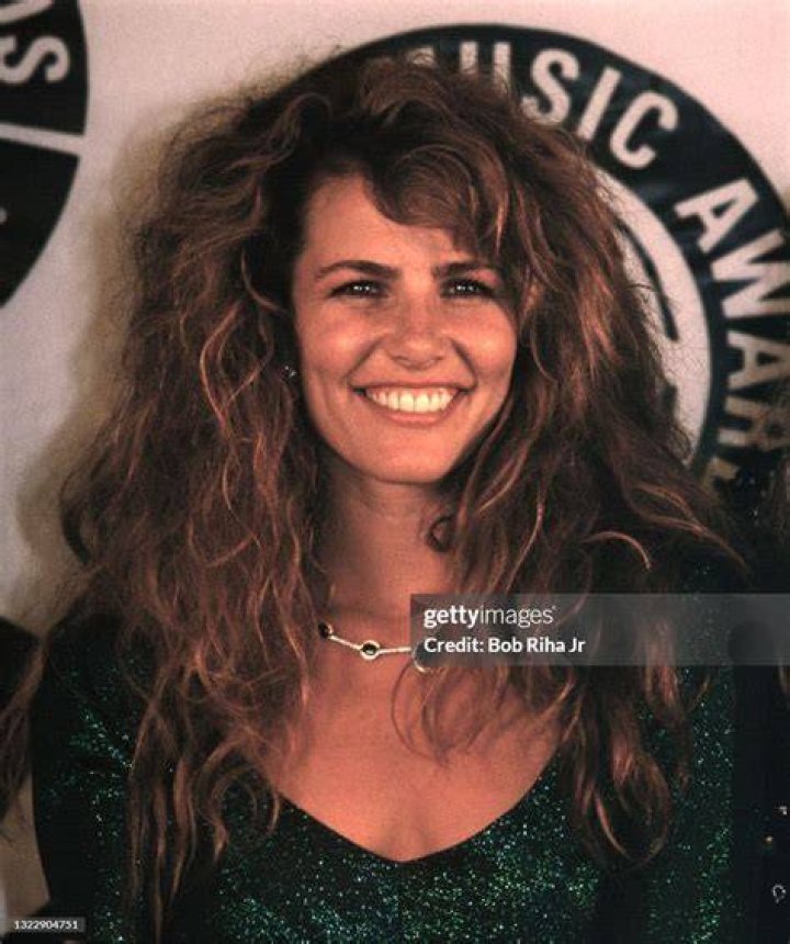 Tawny Kitaen Culturas, Tribos, Ensaio